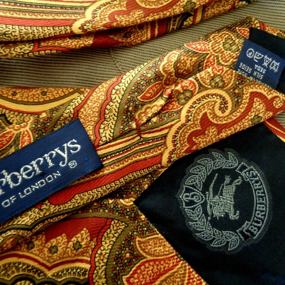 BURBERRY SOPHISTICATED SILK NECKTIE MADE IN ITALY - Picture 8 of 8